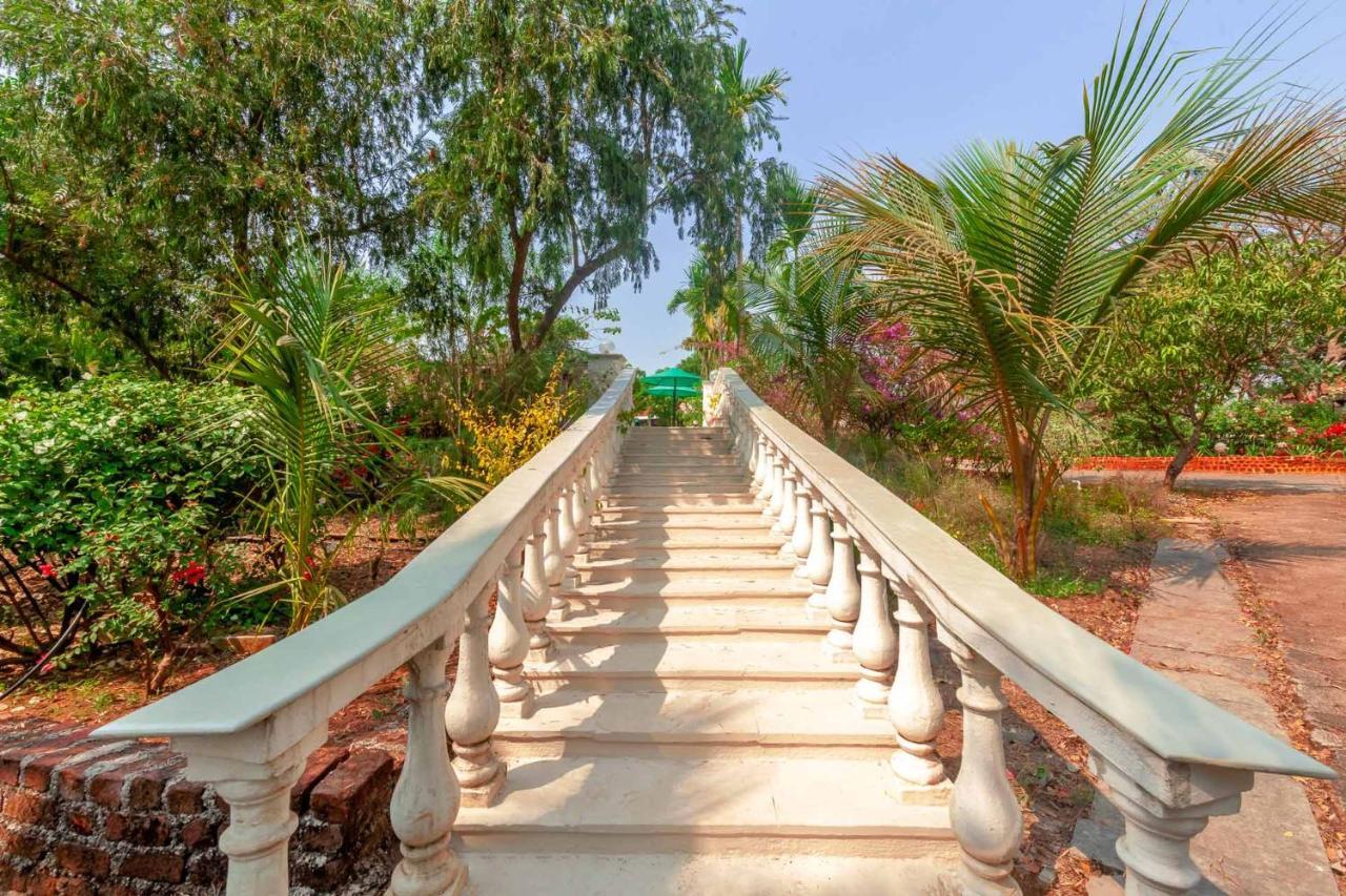 Stayvista'S Casa Palmera - Pet-Friendly Villa With Pool, Garden With Gazebo, And Indoor & Outdoor Games Alibaug Esterno foto